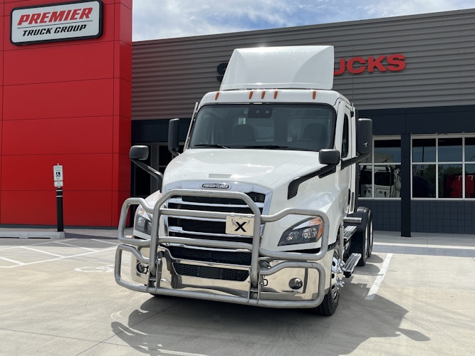 2021 Freightliner Cascadia 126" Day cab photo 3