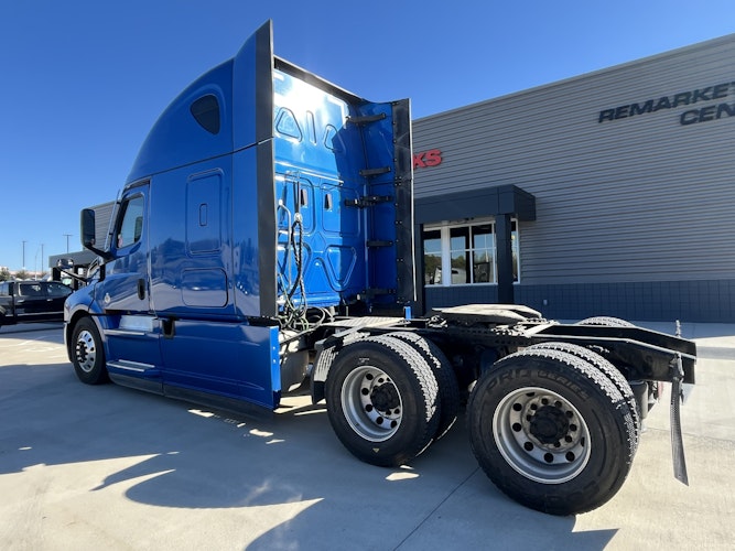 2021 Freightliner Cascadia 126" Sleeper Cab photo 3