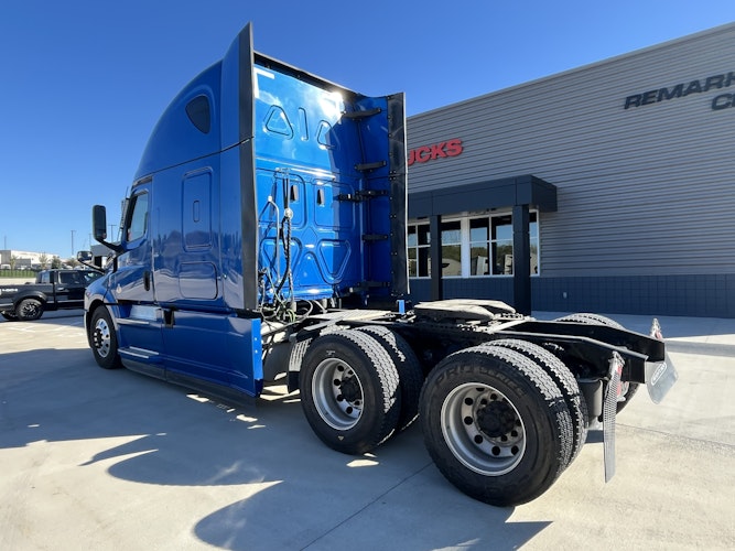 2021 Freightliner Cascadia 126" Sleeper Cab photo 4