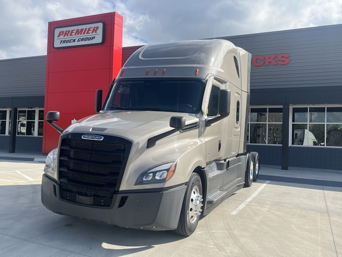 2023 Freightliner Cascadia 126" Sleeper Cab photo 2