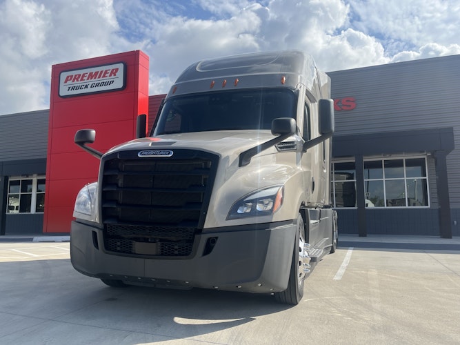 2023 Freightliner Cascadia 126" Sleeper Cab photo 3