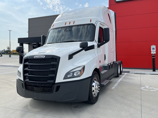 2024 Freightliner Cascadia 126" Sleeper Cab photo 2