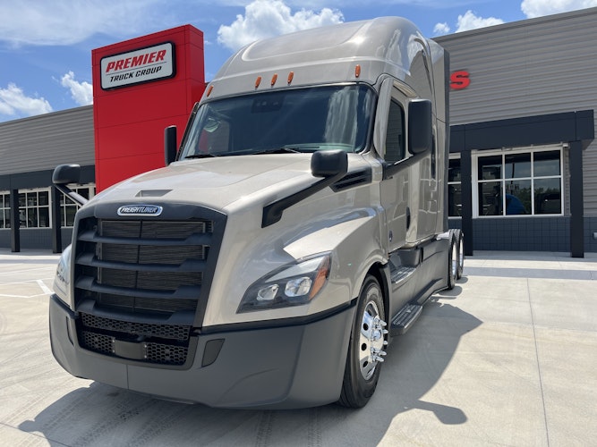 2023 Freightliner Cascadia 126" Sleeper Cab photo 2