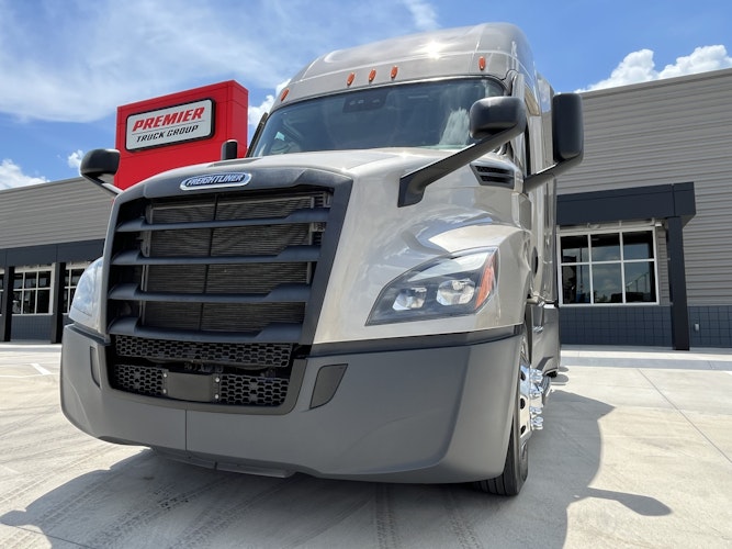 2023 Freightliner Cascadia 126" Sleeper Cab photo 3