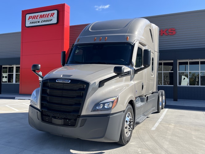 2023 Freightliner Cascadia 126" Sleeper Cab photo 2