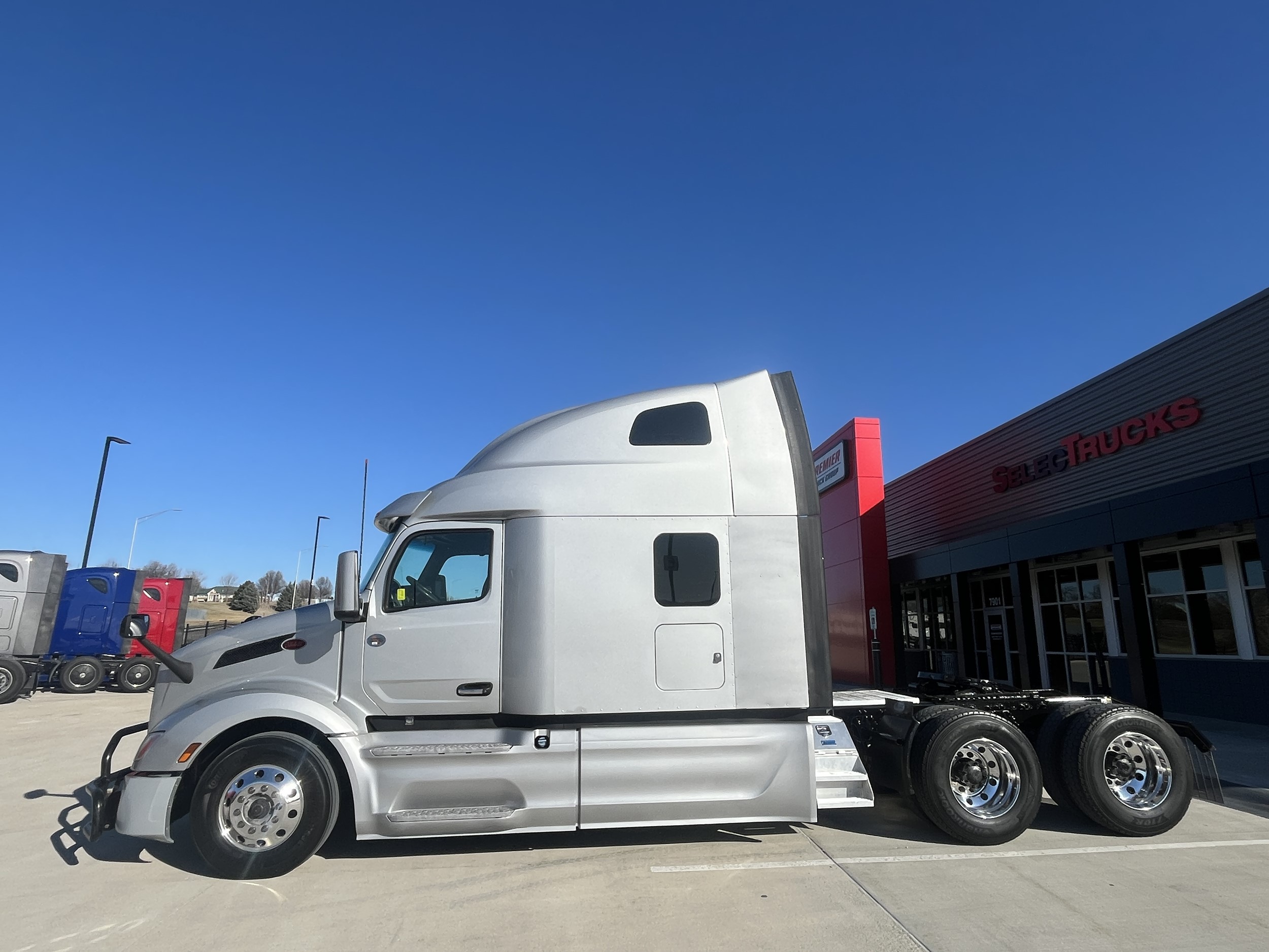 2023 Peterbilt 579 in Kansas City, MO — photo 2