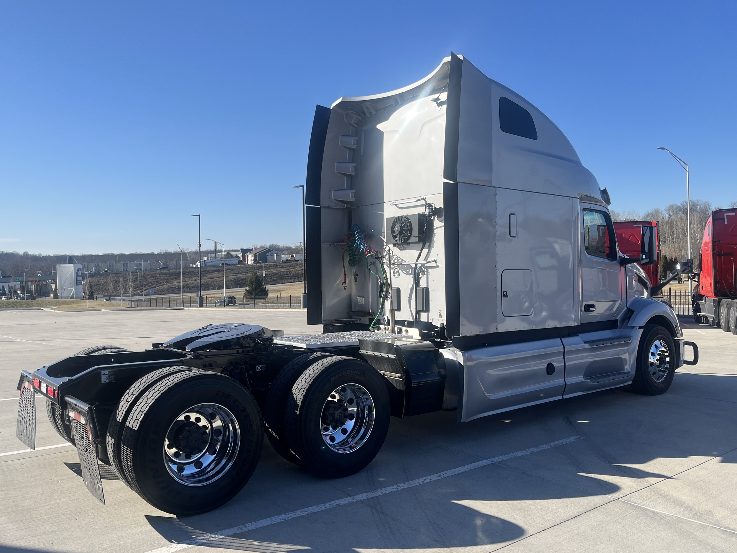 2023 Peterbilt 579 in Kansas City, MO — photo 7