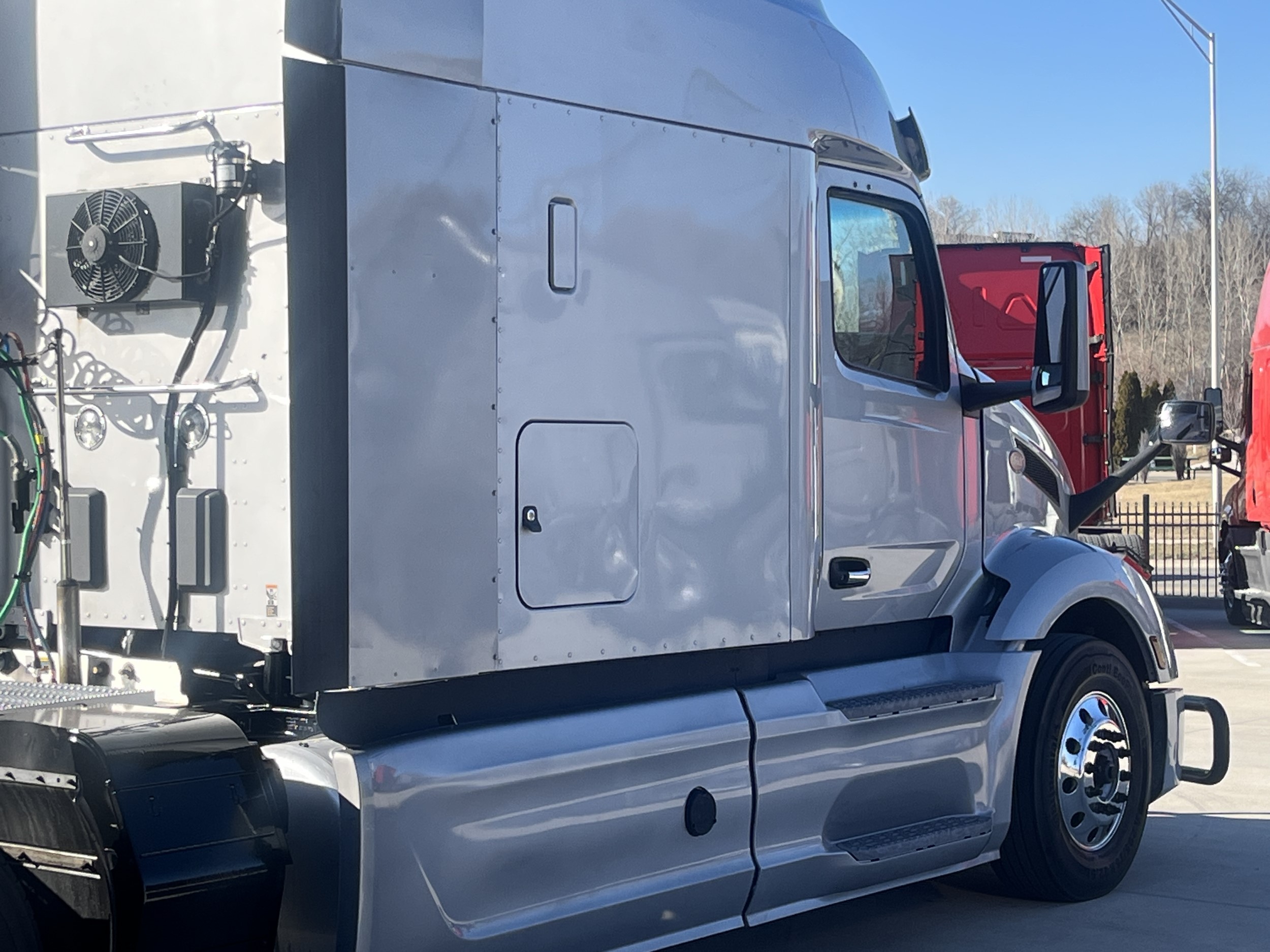 2023 Peterbilt 579 in Kansas City, MO — photo 8