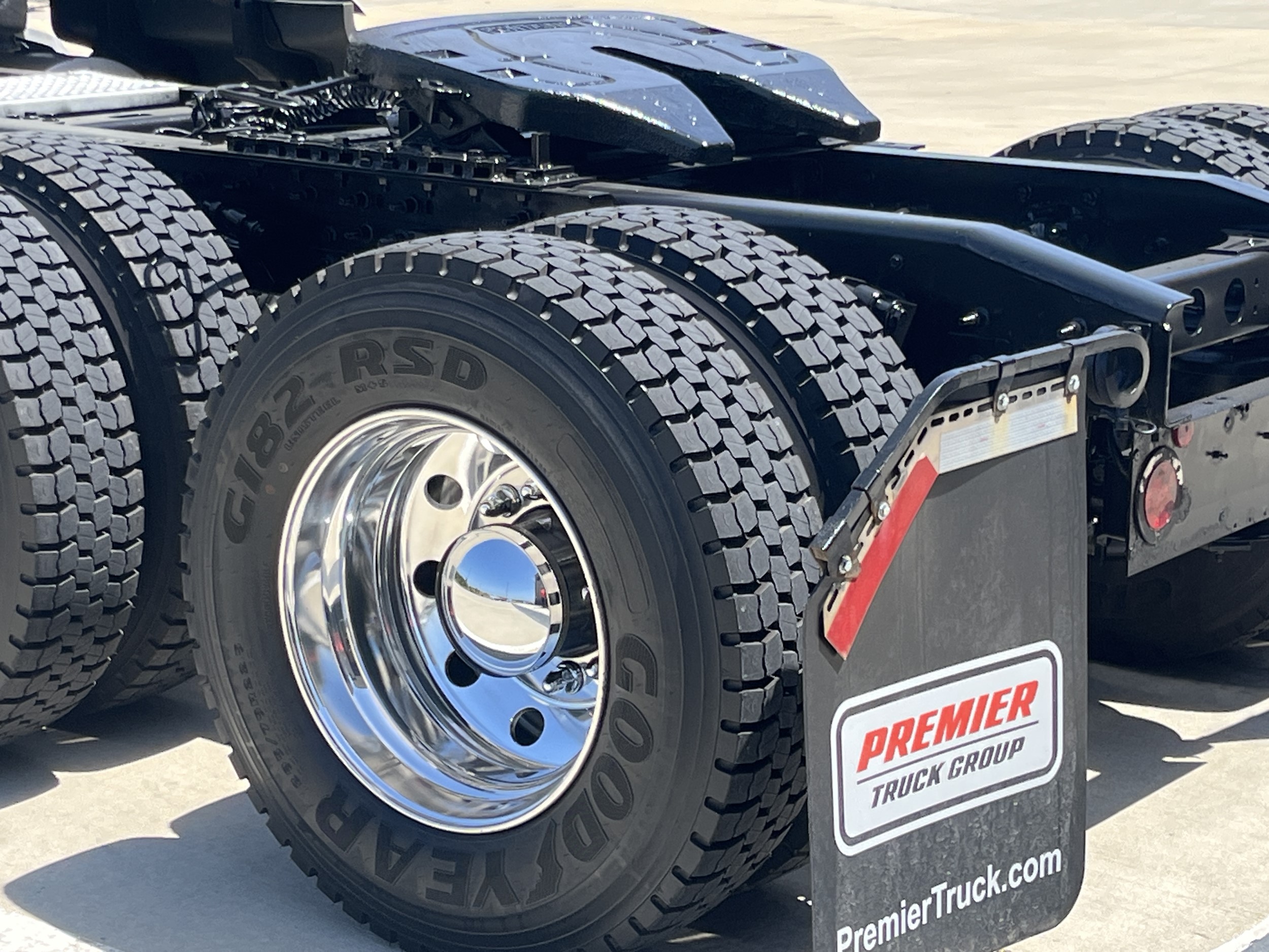 2022 International LT — photo 4