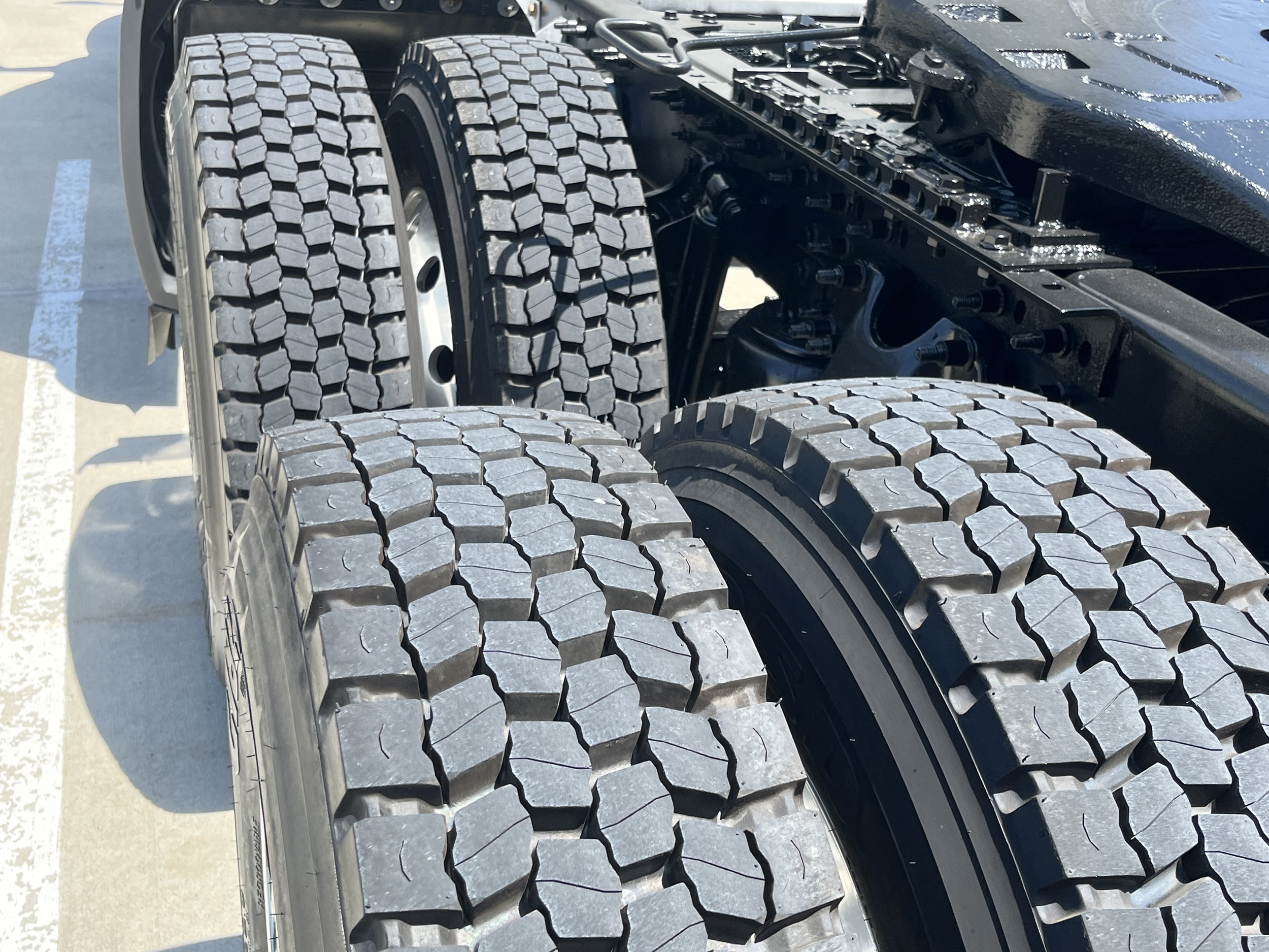 2022 International LT — photo 6