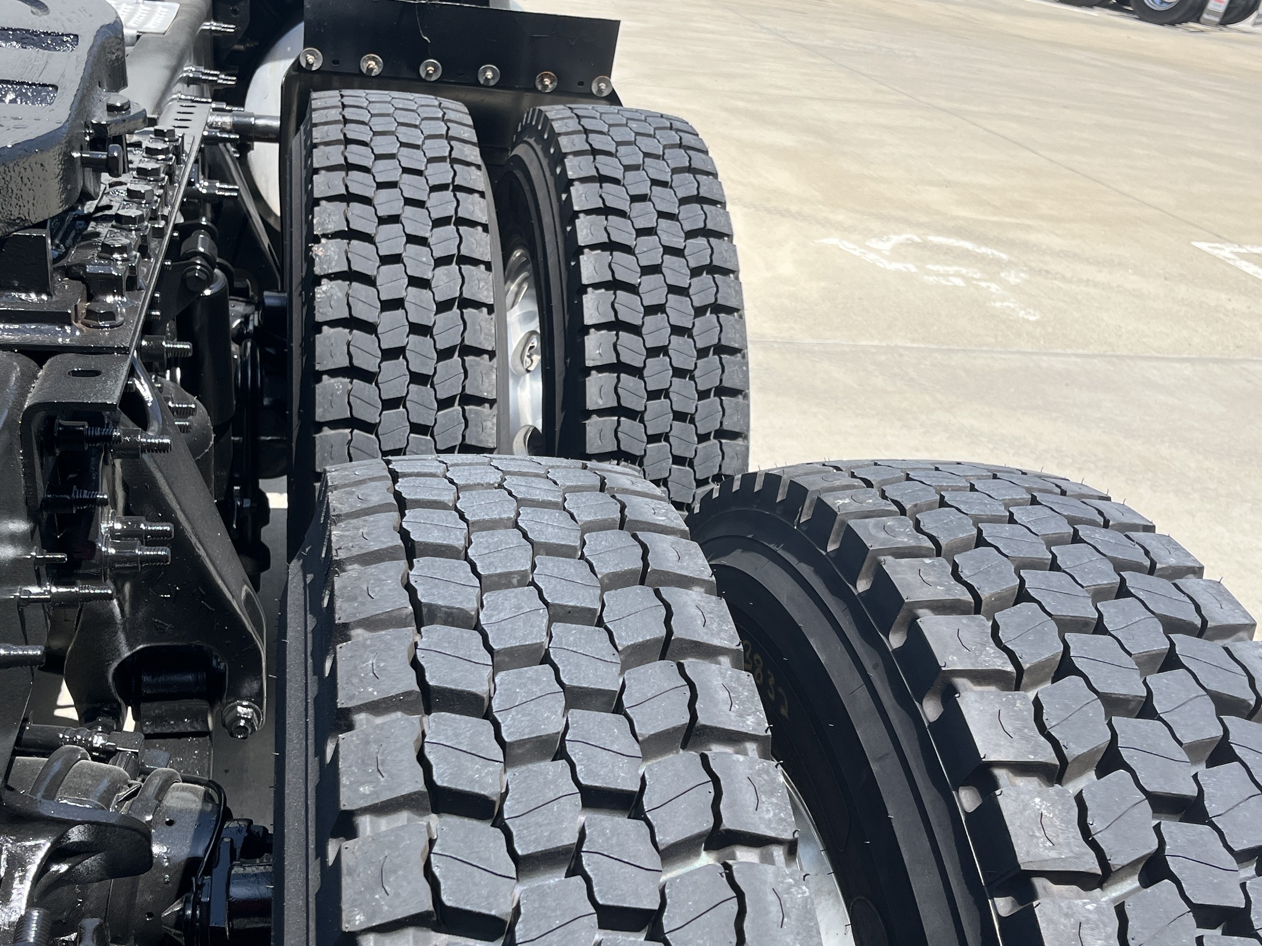 2022 International LT — photo 7