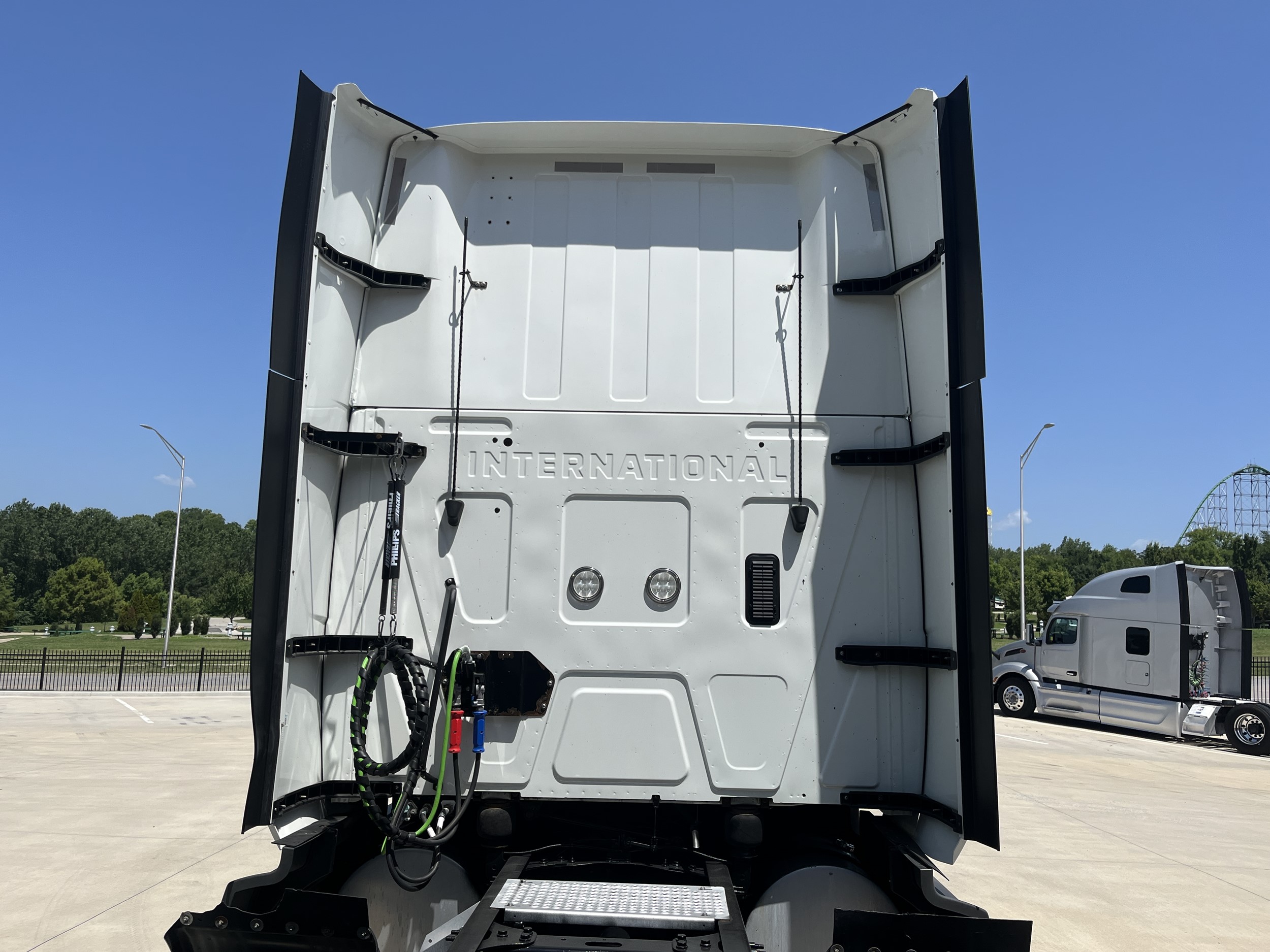2022 International LT — photo 8