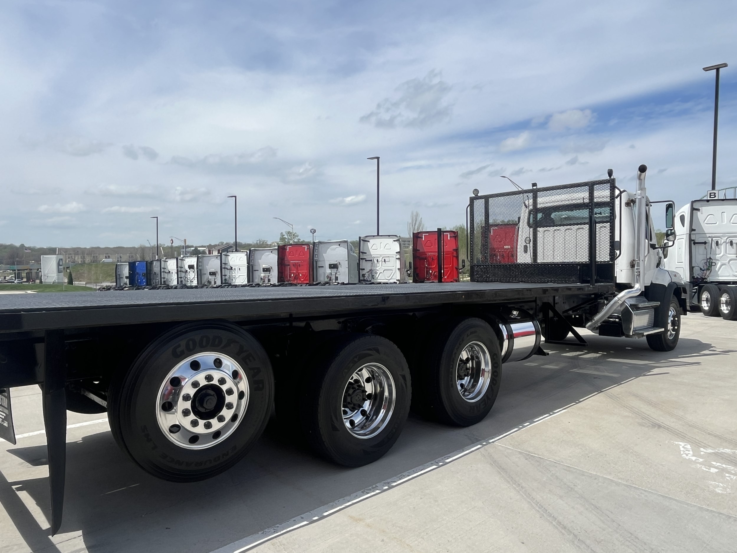 2017 Freightliner 114SD — photo 7