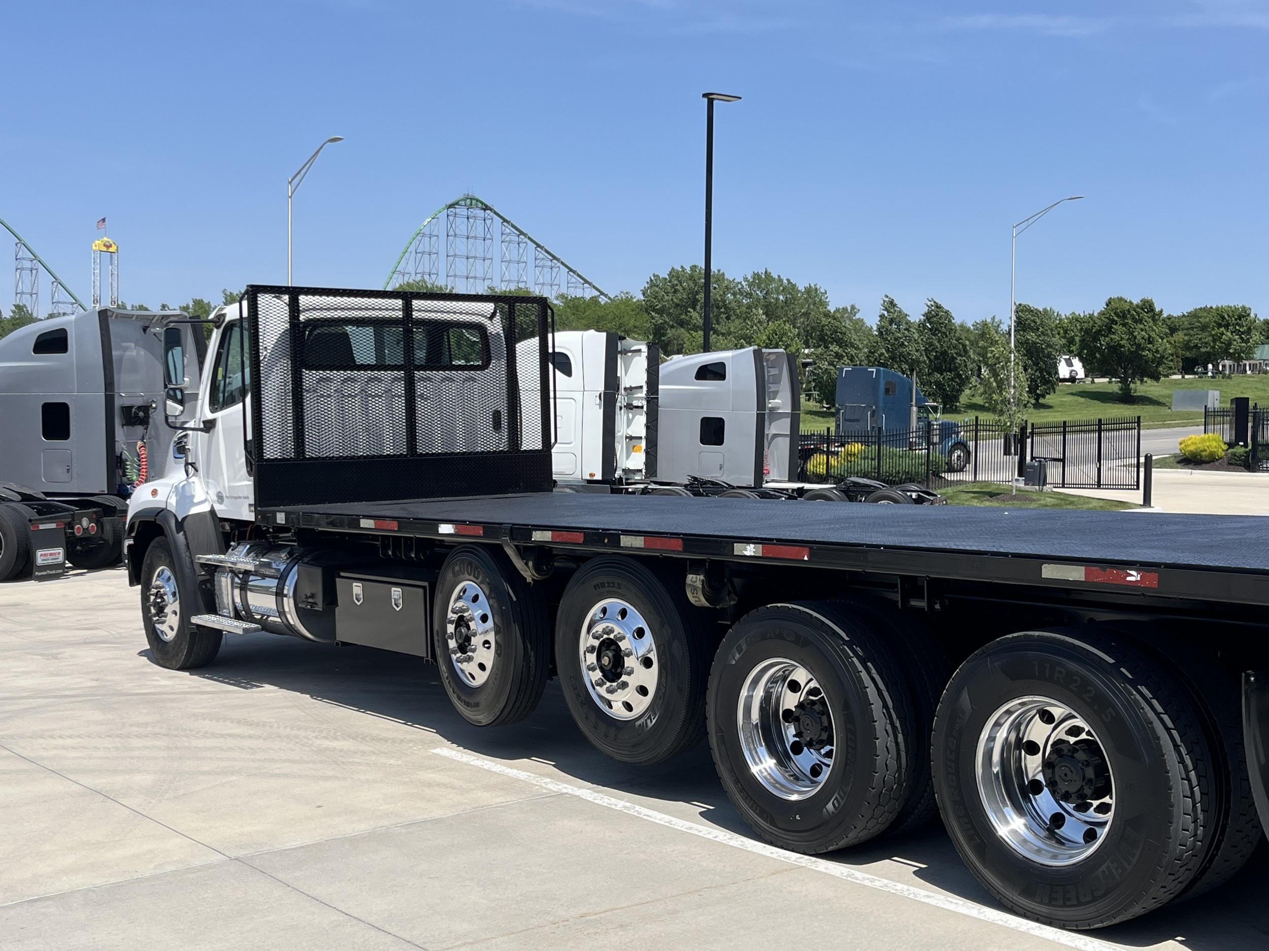 2019 Freightliner 114SD — photo 3