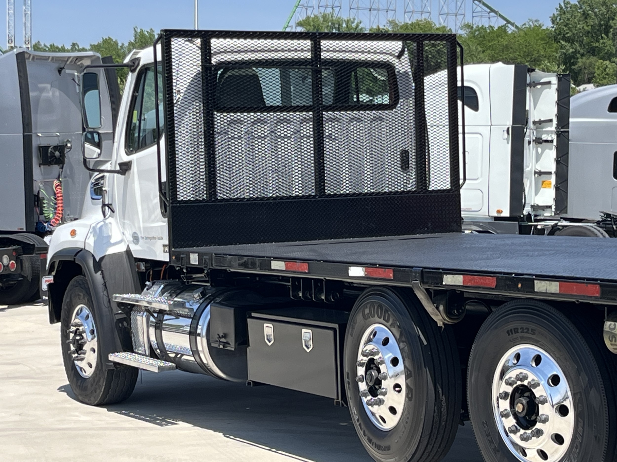 2019 Freightliner 114SD — photo 4