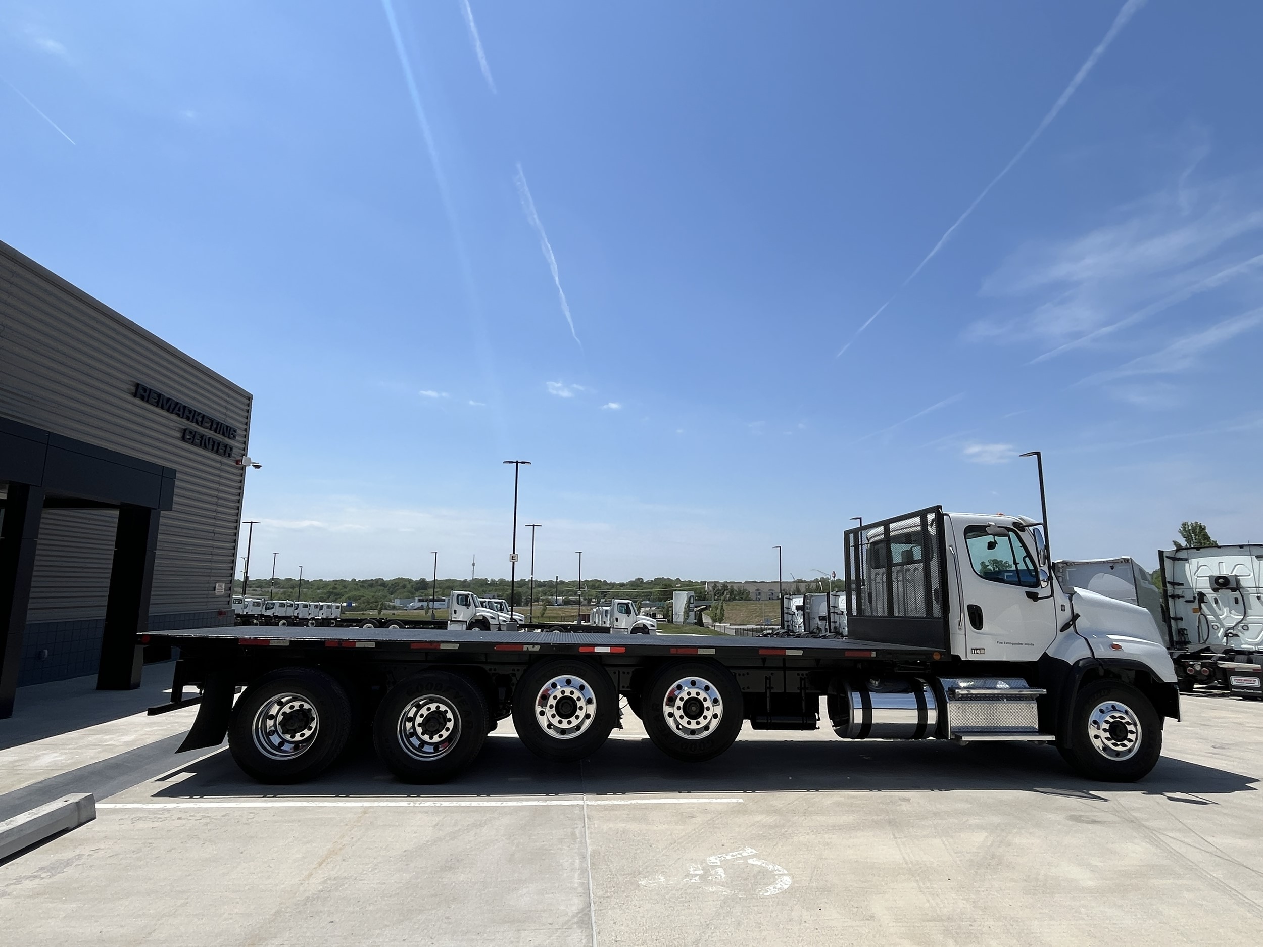 2019 Freightliner 114SD — photo 7