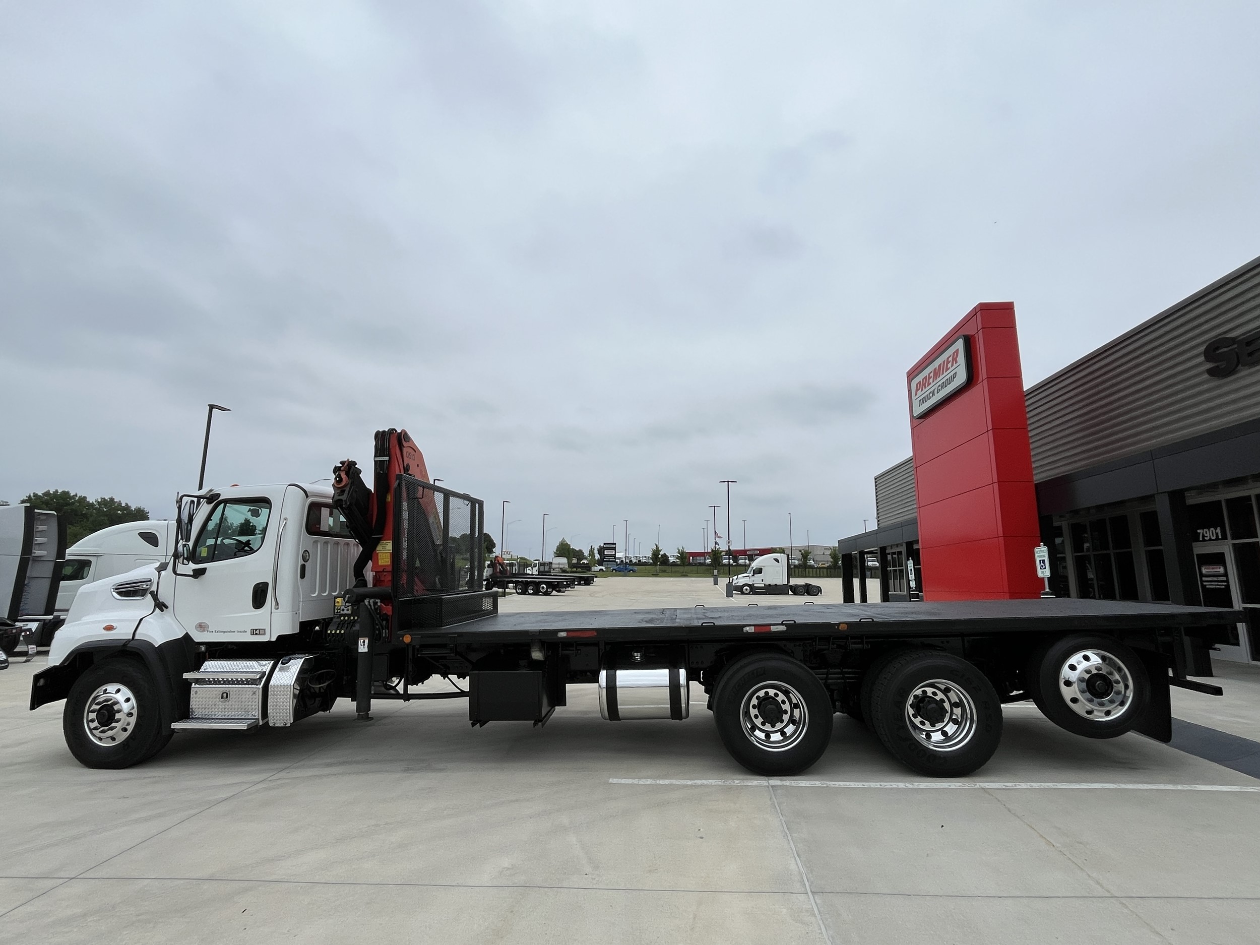 2018 Freightliner 114SD — photo 2