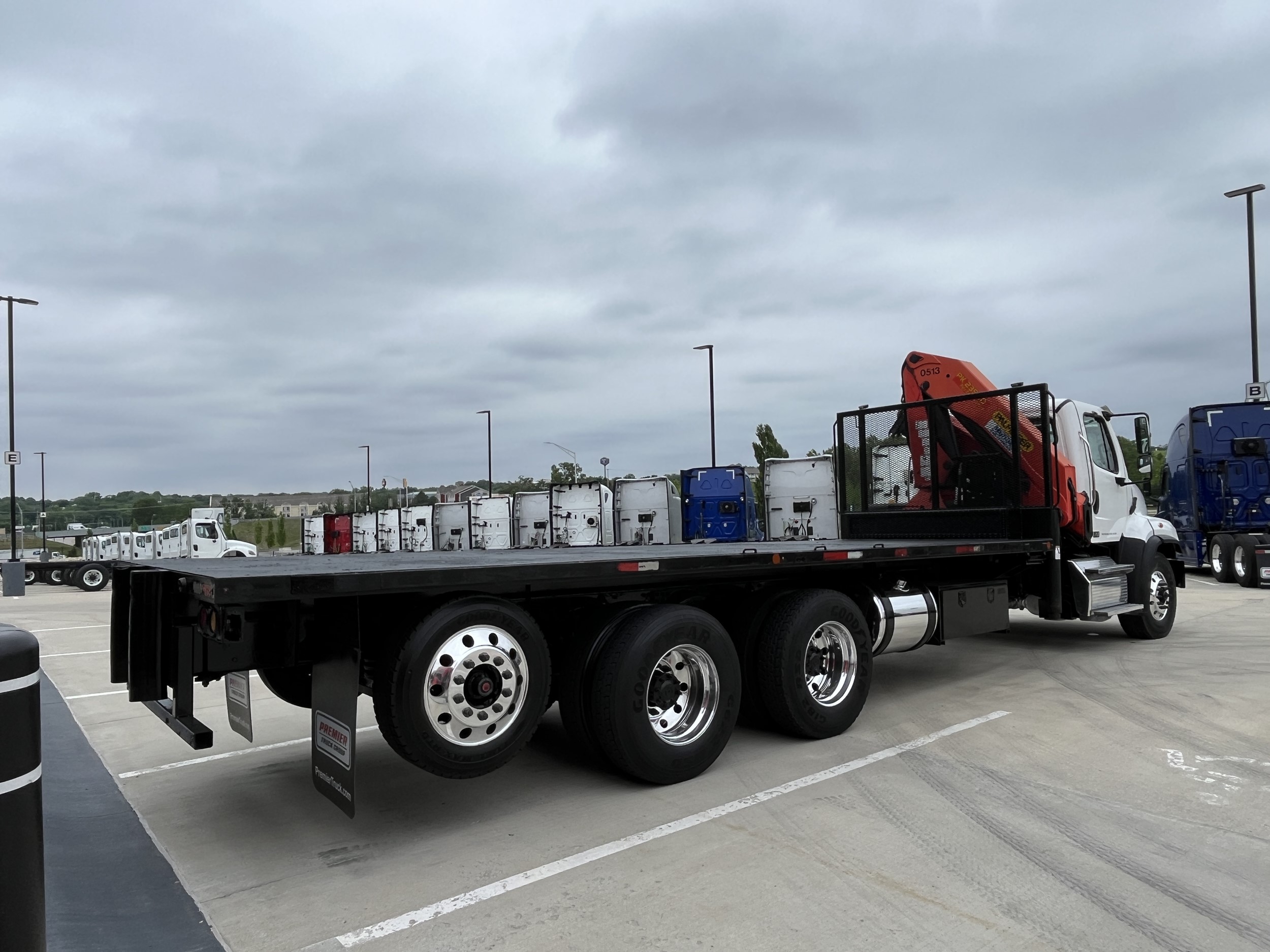 2018 Freightliner 114SD — photo 7