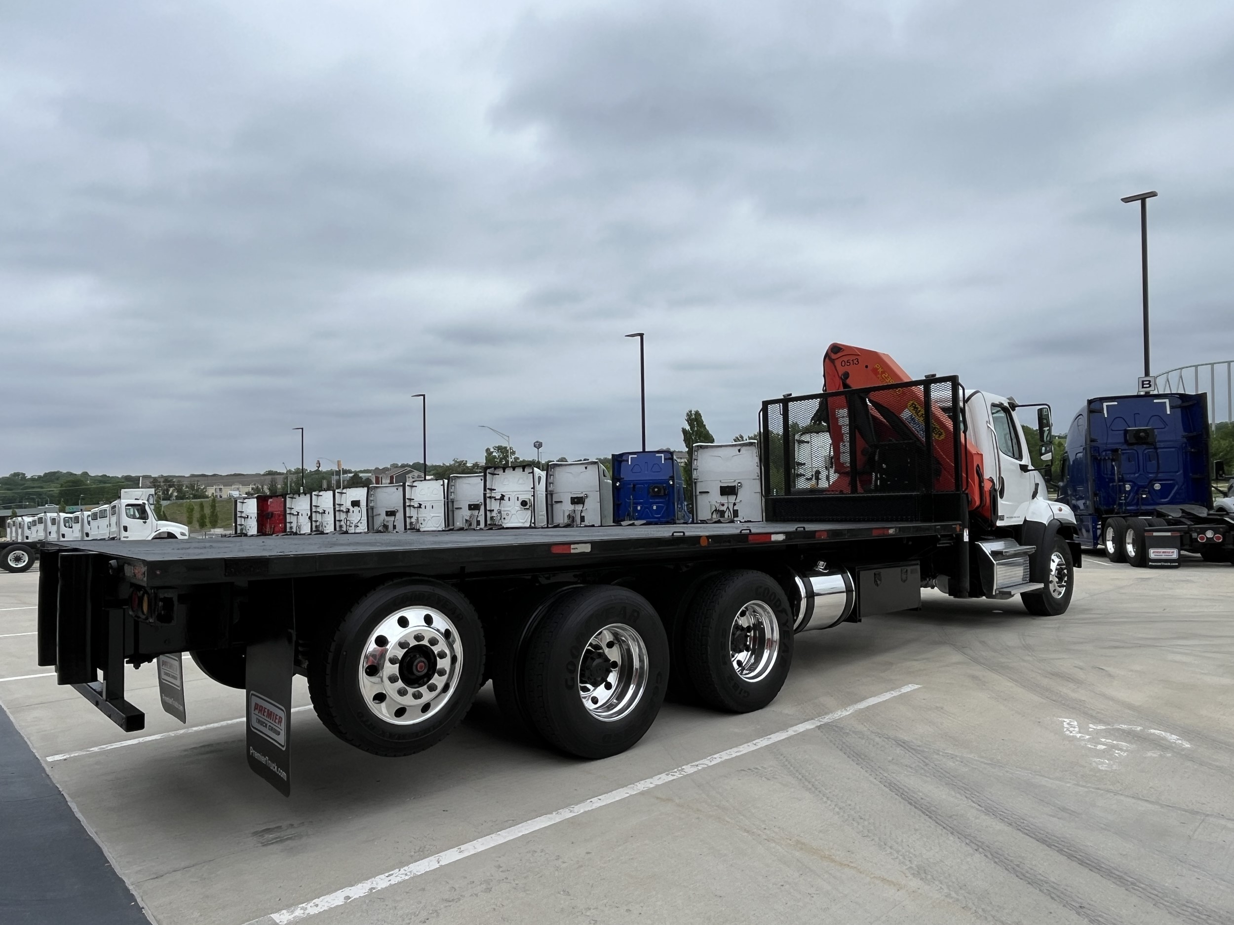 2018 Freightliner 114SD — photo 8