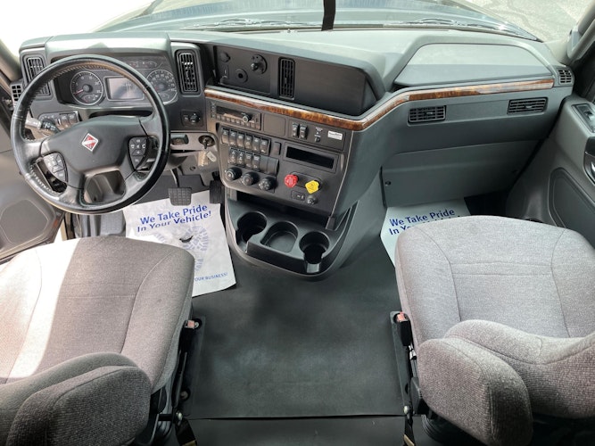 2022 International LT625 LT photo 3