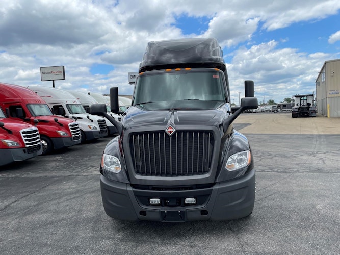 2022 International LT625 LT photo 2