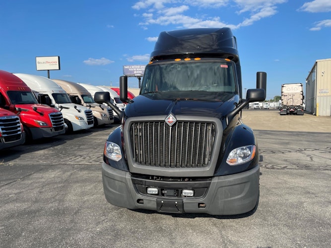 2022 International LT625 LT photo 3