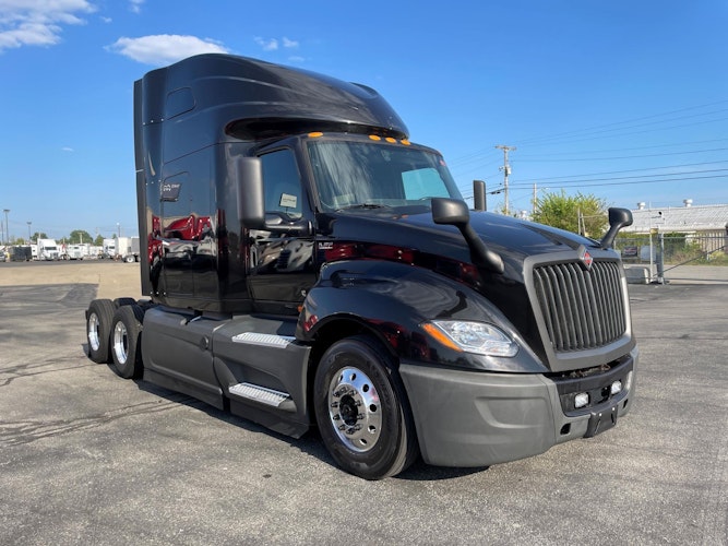 2022 International LT625 LT photo 2