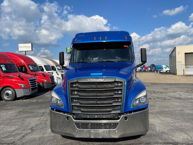 2022 Freightliner Cascadia 126" Sleeper Cab photo 2