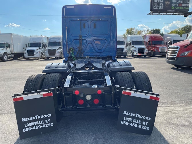 2022 Freightliner Cascadia 126" Sleeper Cab photo 4