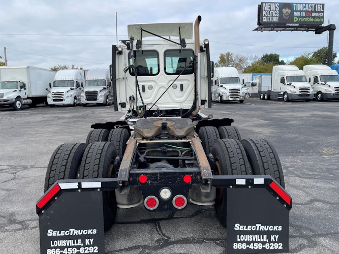 2019 Freightliner Cascadia 125" Sleeper Cab photo 4