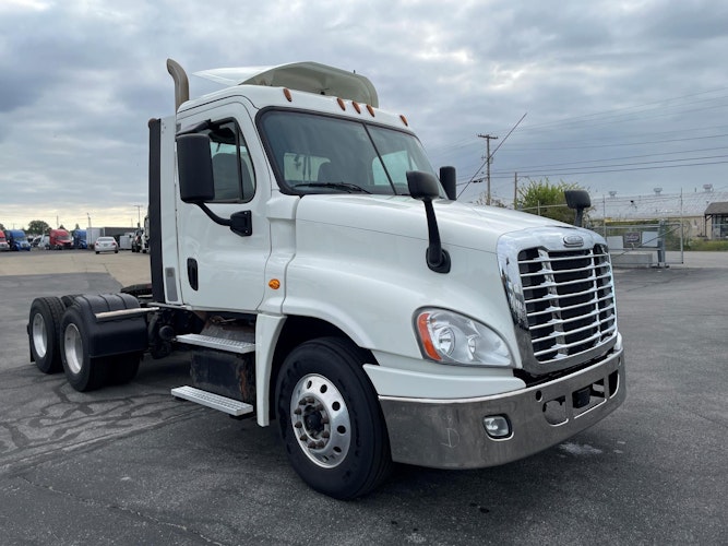 2019 Freightliner Cascadia 125" Sleeper Cab photo 3