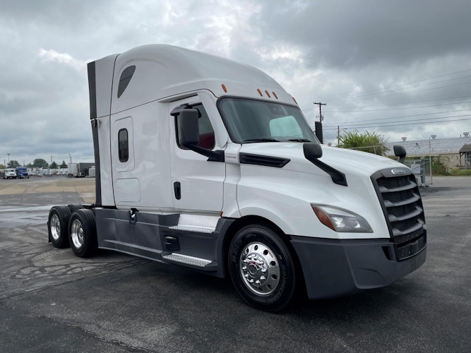 2021 Freightliner Cascadia 126" Sleeper Cab photo 3