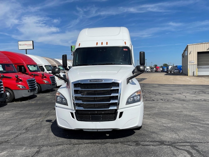 2021 Freightliner Cascadia 126" Sleeper Cab photo 3