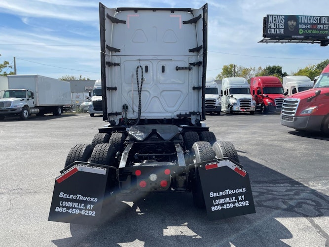 2021 Freightliner Cascadia 126" Sleeper Cab photo 4