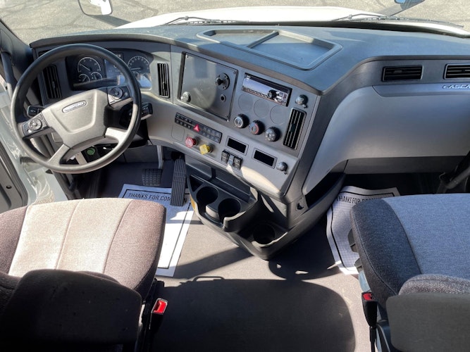 2021 Freightliner Cascadia 126" Sleeper Cab photo 4