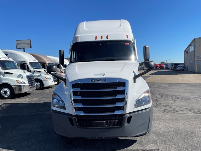 2021 Freightliner Cascadia 126" Sleeper Cab photo 3