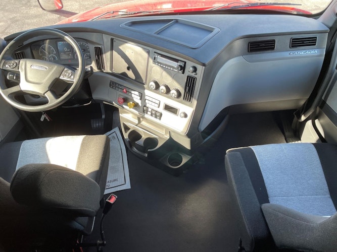 2022 Freightliner Cascadia 126" Sleeper Cab photo 4