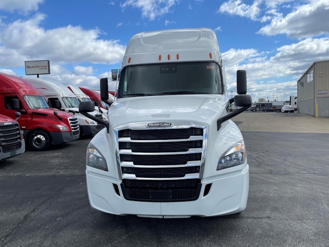 2021 Freightliner Cascadia 126" Sleeper Cab photo 2