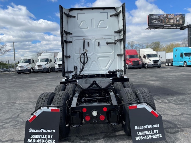 2021 Freightliner Cascadia 126" Sleeper Cab photo 4