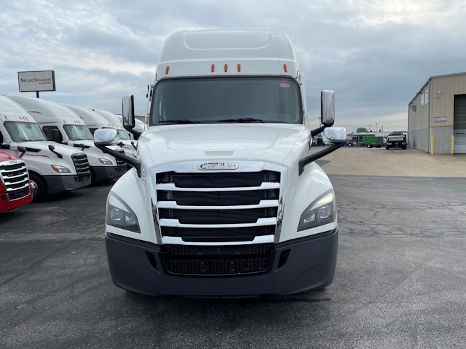 2021 Freightliner Cascadia 126" Sleeper Cab photo 2