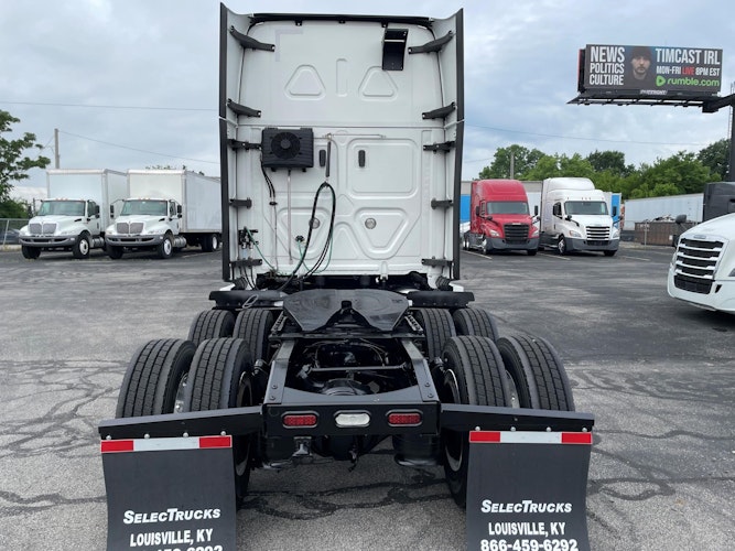 2021 Freightliner Cascadia 126" Sleeper Cab photo 4