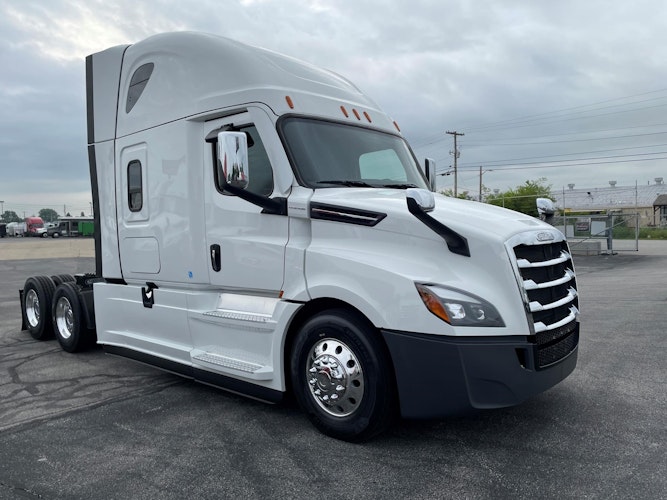 2021 Freightliner Cascadia 126" Sleeper Cab photo 3
