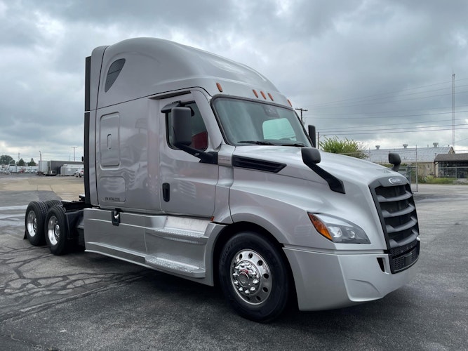 2021 Freightliner Cascadia 126" Sleeper Cab photo 3