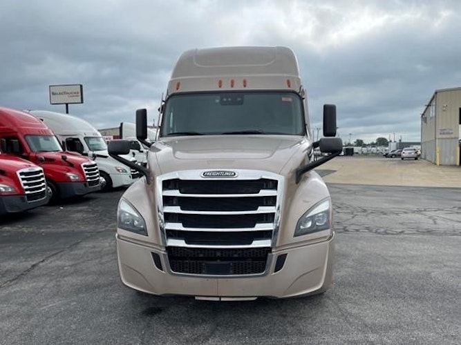 2022 Freightliner Cascadia 126" Sleeper Cab photo 2
