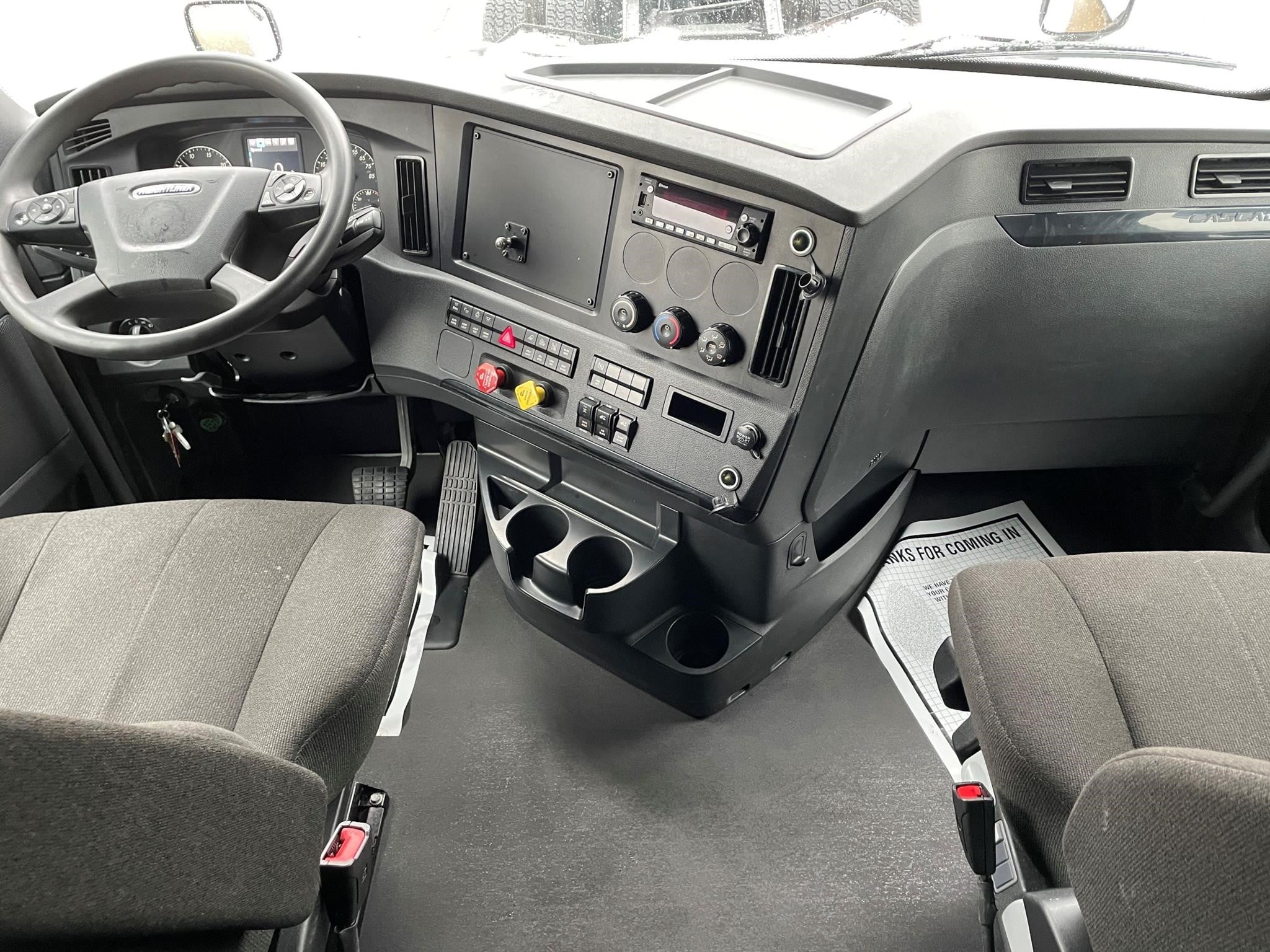 2023 Freightliner Cascadia in Louisville, KY — photo 6