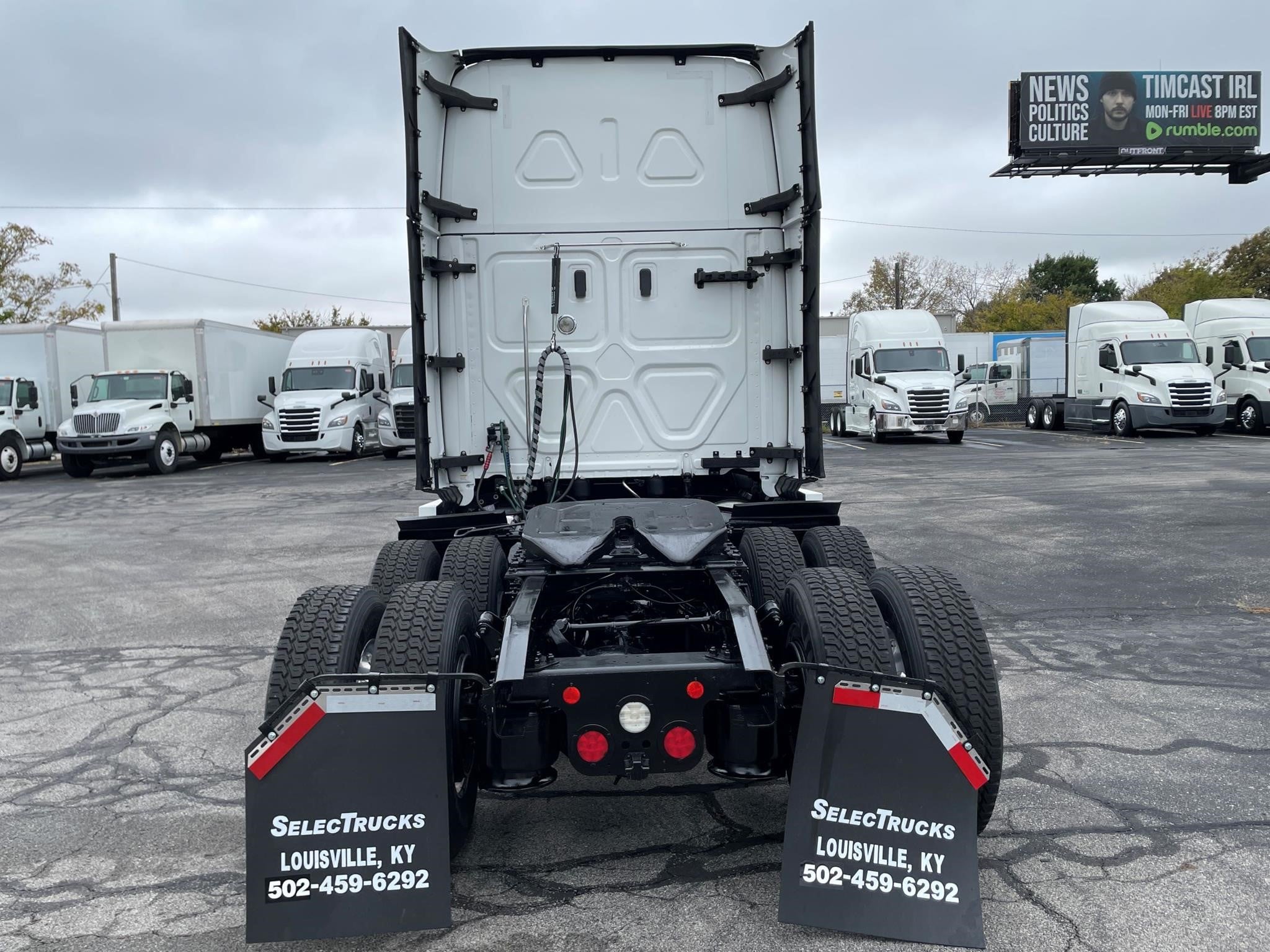 2021 Freightliner Cascadia in Louisville, KY — photo 4