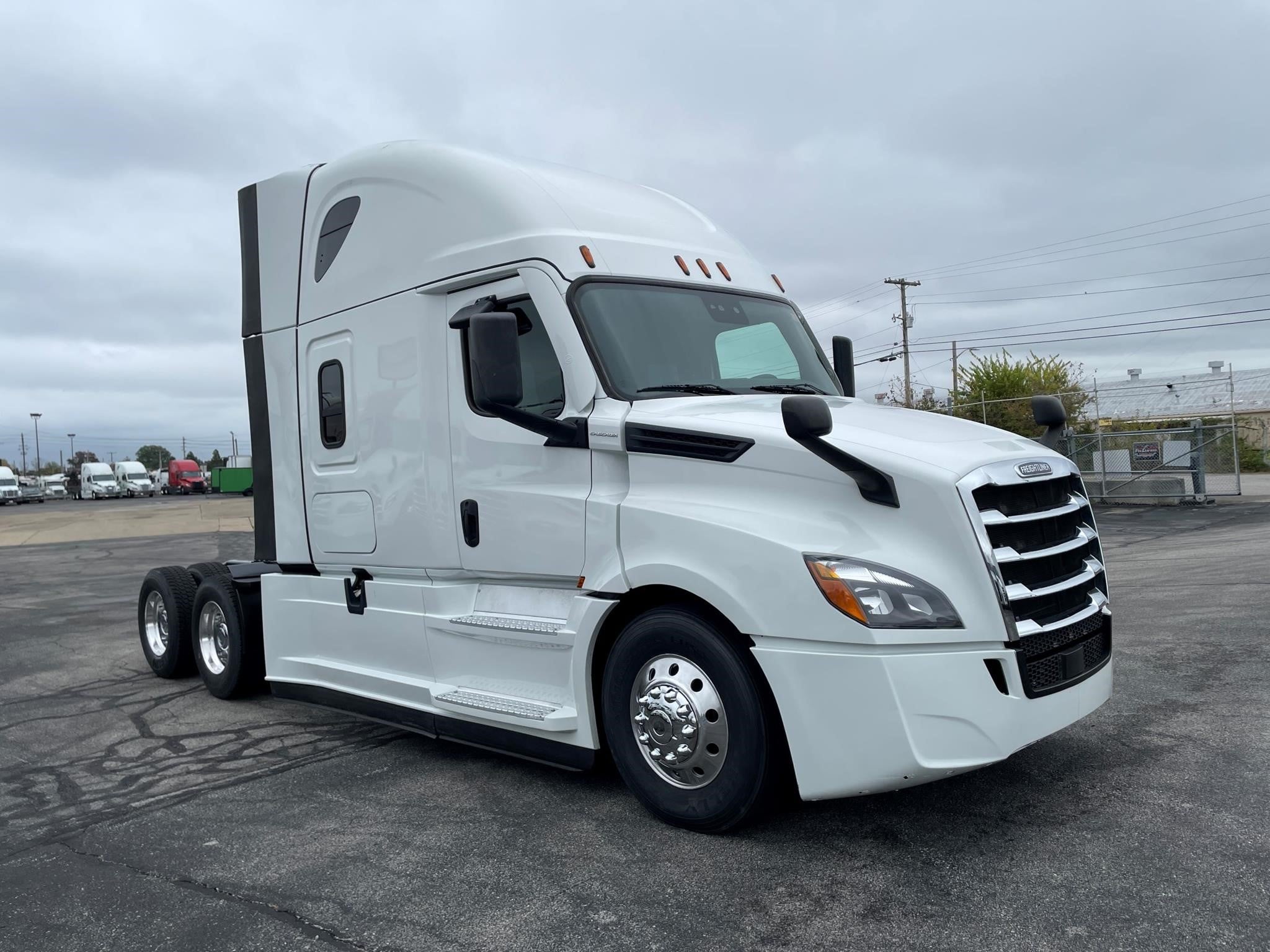 2021 Freightliner Cascadia in Louisville, KY — photo 2
