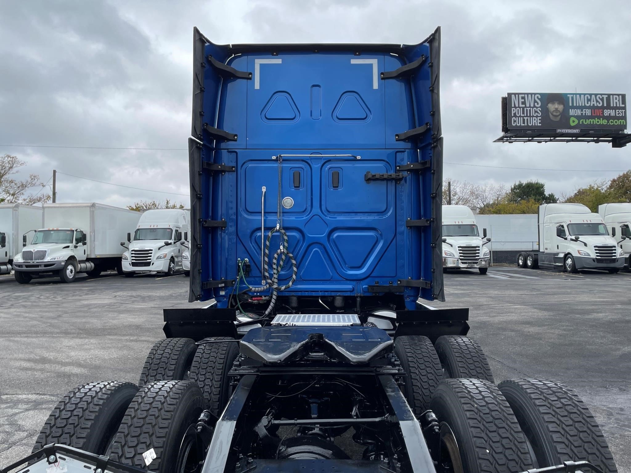 2021 Freightliner Cascadia in Louisville, KY — photo 4