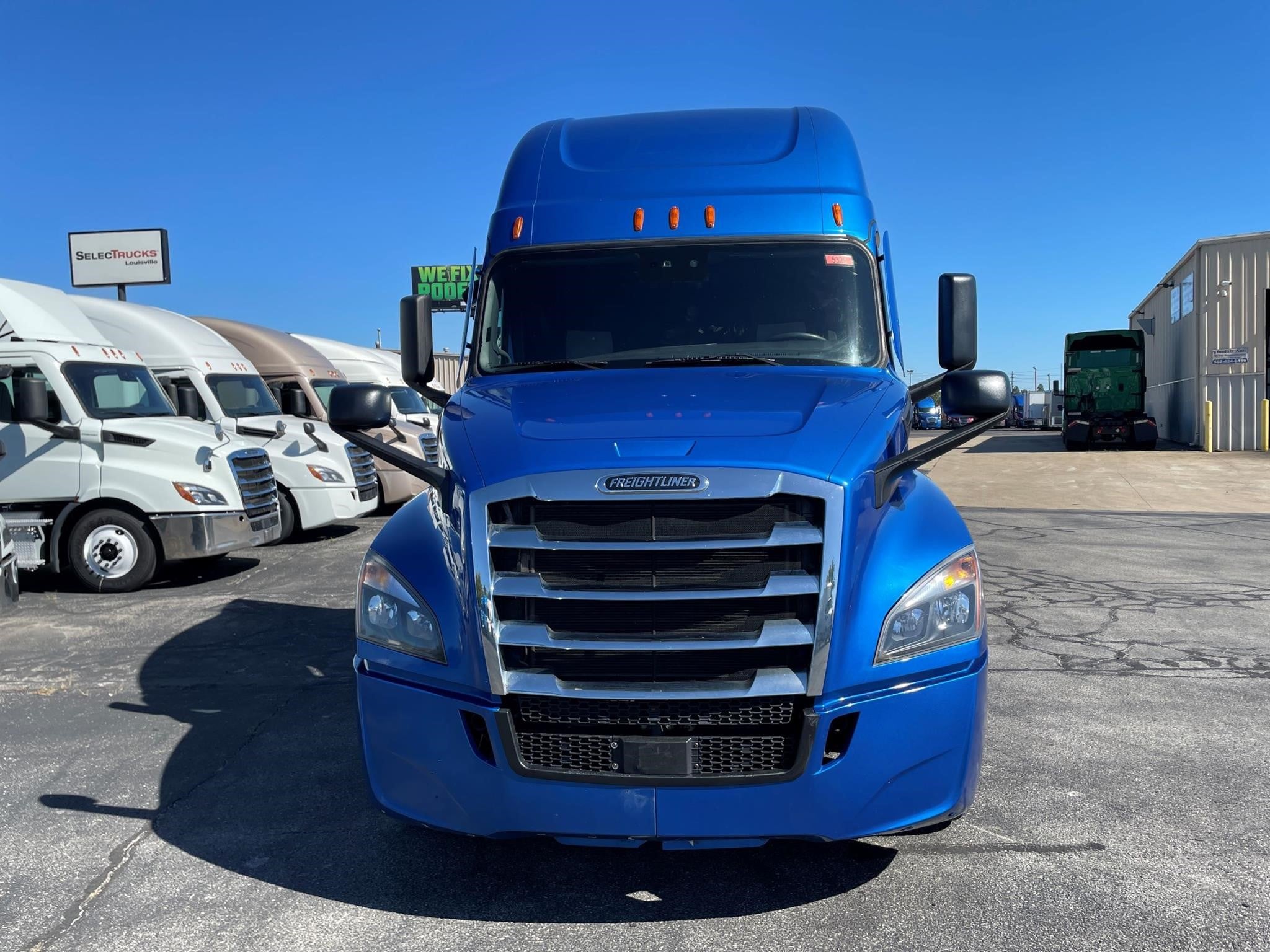 2021 Freightliner Cascadia in Louisville, KY — photo 2