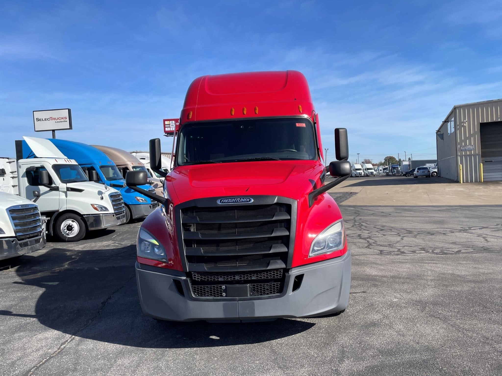 2020 Freightliner Cascadia in Louisville, KY — photo 2